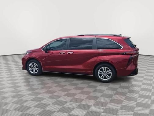 2022 Toyota Sienna XSE 7 Passenger