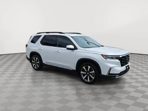 Platinum White Pearl 2023 Honda Pilot