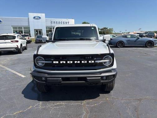 Avalanche Gray 2026 Ford Bronco Outer Banks