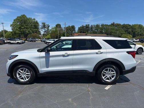 Space White Metallic 2026 Ford Explorer Active