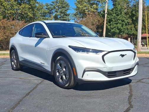 2023 Ford Mustang Mach-E SELECT