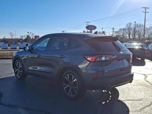 2022 Ford Escape SE