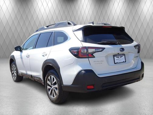 Crystal White Pearl 2024 Subaru Outback Base