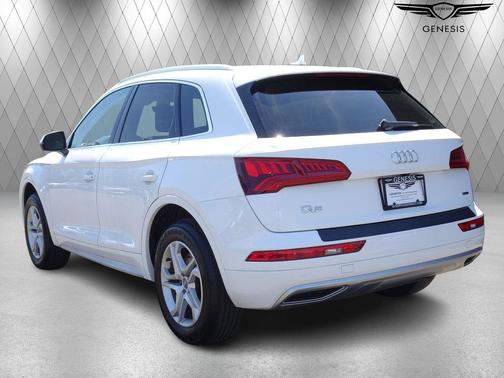 White 2019 Audi Q5 2.0T Premium