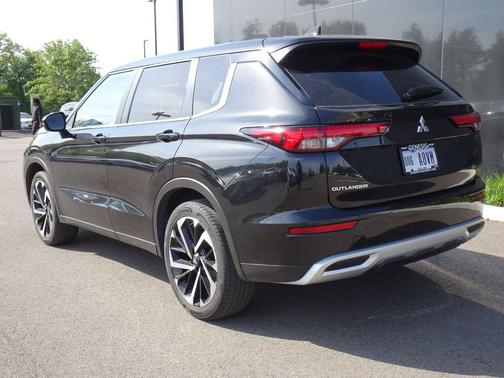 Black Diamond 2024 Mitsubishi Outlander SE 2.5 S-AWC
