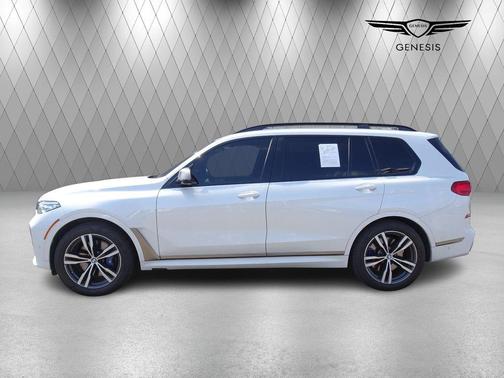 Mineral White Metallic 2022 BMW X7 M50i