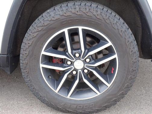 Bright White Clearcoat 2017 Jeep Grand Cherokee Trailhawk