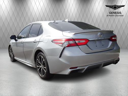 Celestial Silver Metallic 2019 Toyota Camry SE