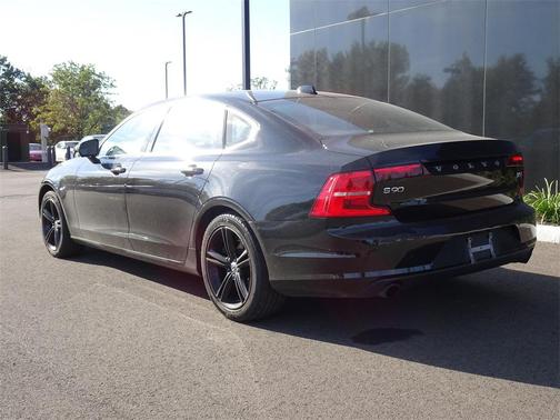 2018 Volvo S90 T5 Momentum