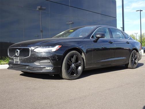 2018 Volvo S90 T5 Momentum