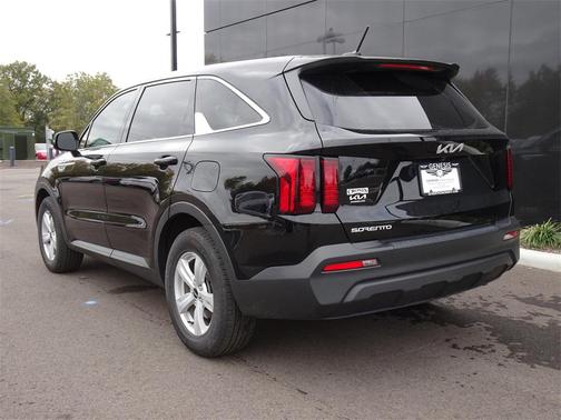 2023 Kia Sorento LX
