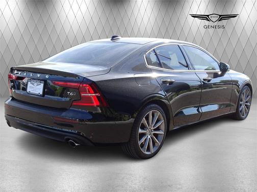 2019 Volvo S60 T6 Momentum