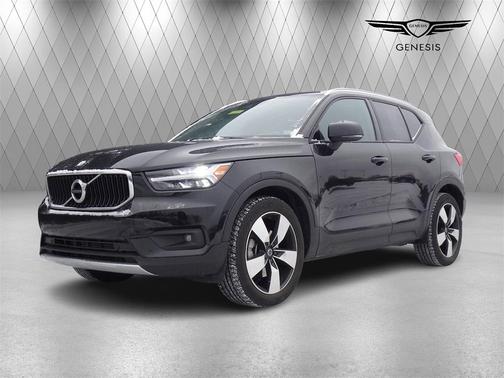 2021 Volvo XC40 T5 Momentum