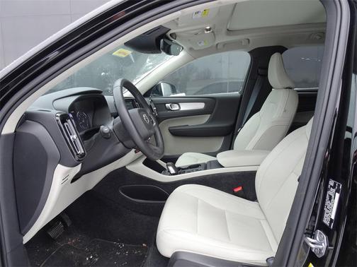 2021 Volvo XC40 T5 Momentum