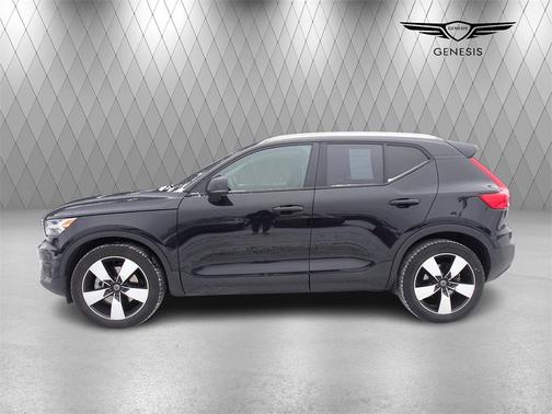 2021 Volvo XC40 T5 Momentum