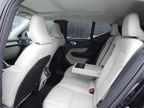 2021 Volvo XC40 T5 Momentum
