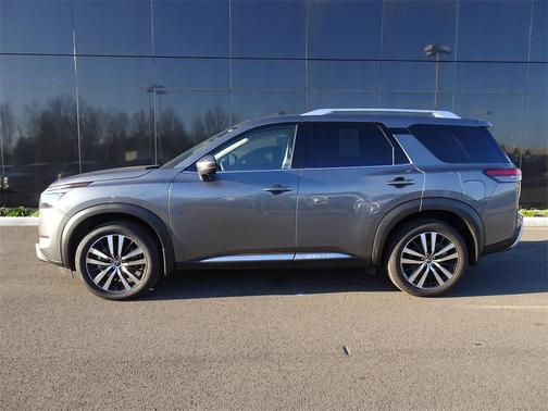 2025 Nissan Pathfinder Platinum 4WD