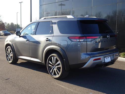 2025 Nissan Pathfinder Platinum 4WD