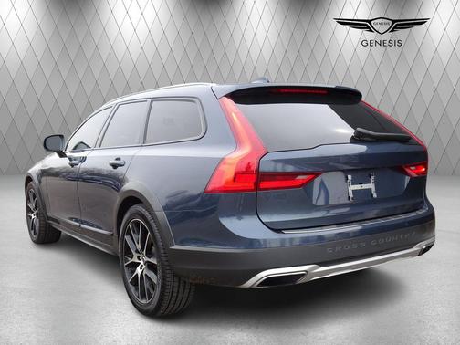 2020 Volvo V90 Cross Country T6