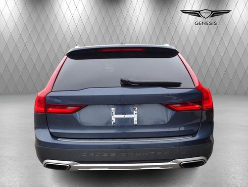 2020 Volvo V90 Cross Country T6