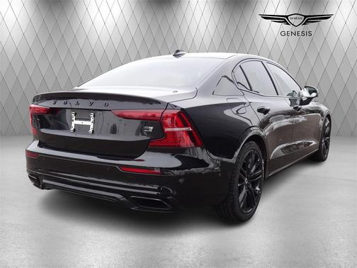 2022 Volvo S60 Recharge Plug-In Hybrid T8 R-Design