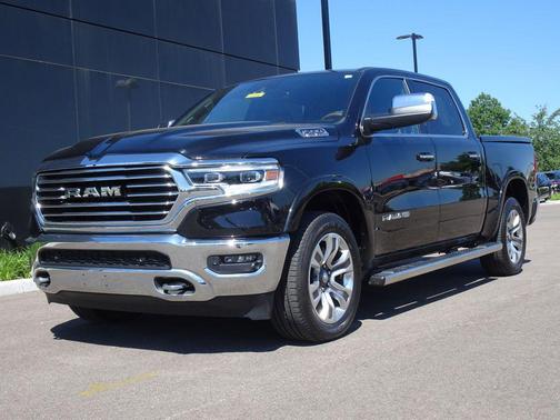 Diamond Black Crystal Pearlcoat 2022 RAM 1500 Longhorn