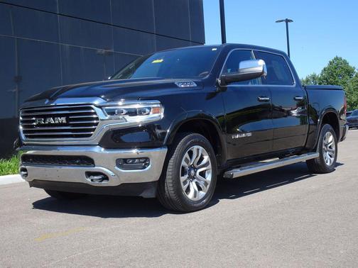 Diamond Black Crystal Pearlcoat 2022 RAM 1500 Longhorn