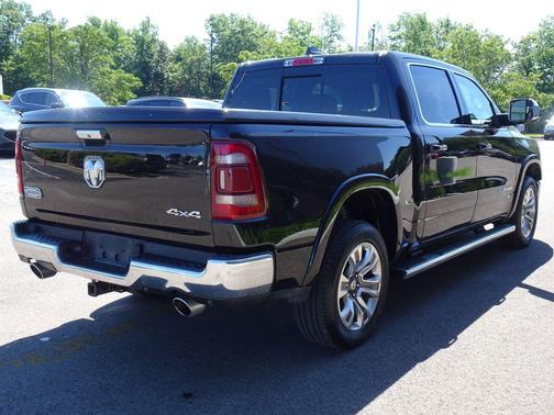 Diamond Black Crystal Pearlcoat 2022 RAM 1500 Longhorn