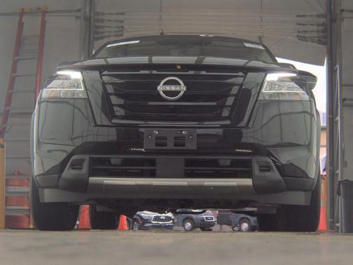 Super Black 2023 Nissan Pathfinder SL 4WD