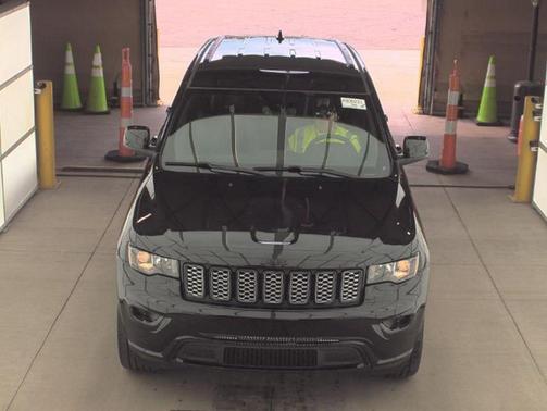 2022 Jeep Grand Cherokee Laredo
