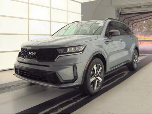 Everlasting Silver 2023 Kia Sorento S