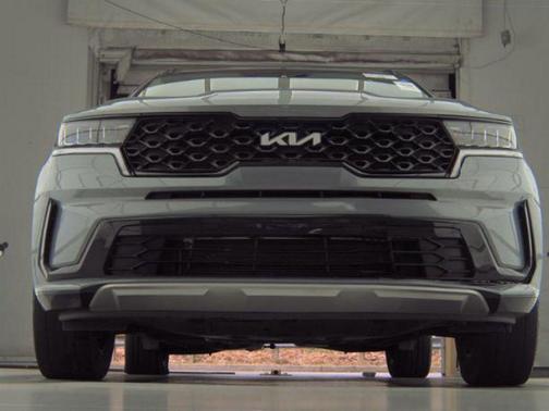 Everlasting Silver 2023 Kia Sorento S