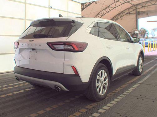Oxford White 2024 Ford Escape Active