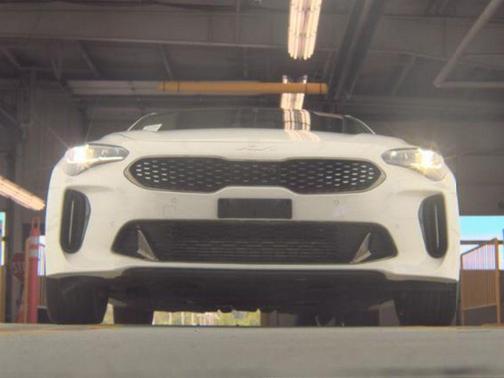 Snow White Pearl 2023 Kia Stinger GT2