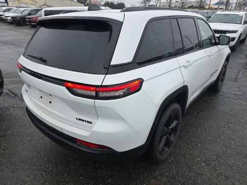 Bright White Clearcoat 2023 Jeep Grand Cherokee Limited