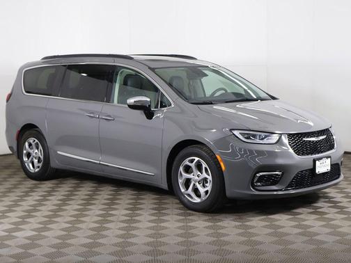 Ceramic Gray Clearcoat 2023 Chrysler Pacifica Limited