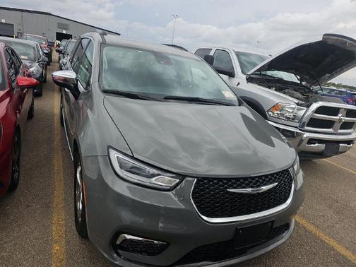 Ceramic Gray Clearcoat 2023 Chrysler Pacifica Limited