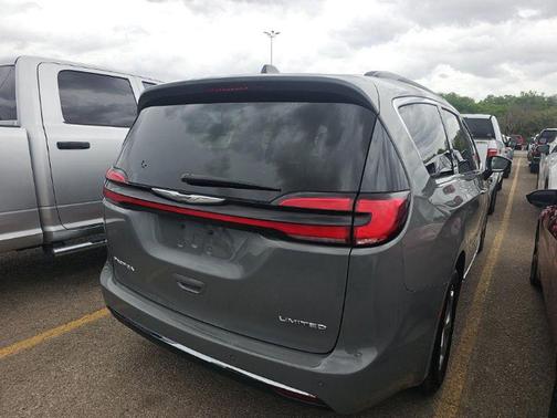 Ceramic Gray Clearcoat 2023 Chrysler Pacifica Limited