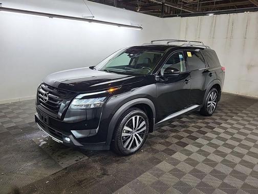 Super Black 2024 Nissan Pathfinder Platinum 4WD