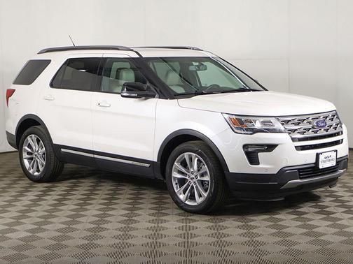 White Platinum Clearcoat Metallic 2018 Ford Explorer XLT