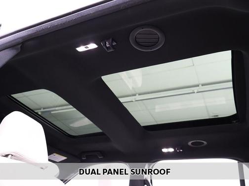 White Platinum Clearcoat Metallic 2018 Ford Explorer XLT