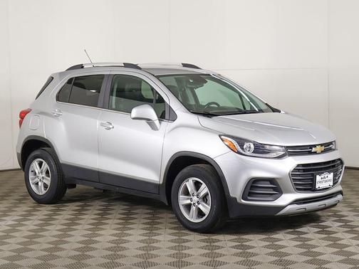 Silver Ice Metallic 2019 Chevrolet Trax LT