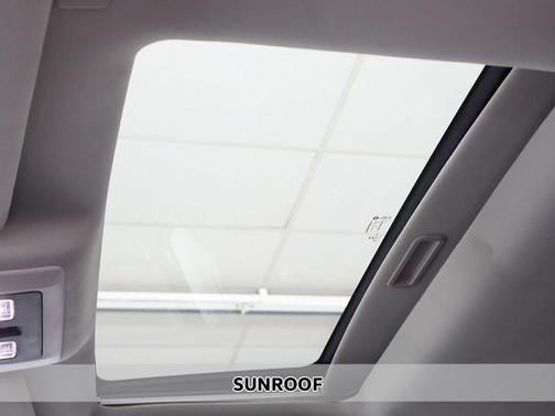 Bright White Clearcoat 2017 RAM 1500 Laramie