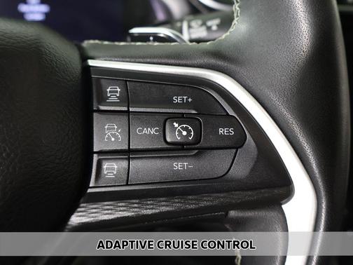 Diamond Black Crystal Pearlcoat 2023 Jeep Grand Cherokee L Altitude