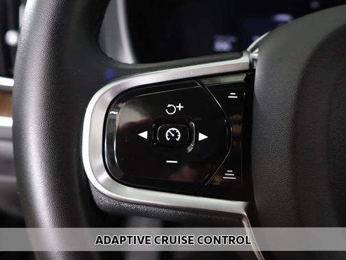 Onyx Black Metallic 2023 Volvo XC60 B5 Plus Bright Theme