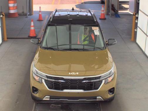 Valais Green/Black Roof 2024 Kia Seltos S