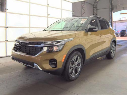 Valais Green/Black Roof 2024 Kia Seltos S