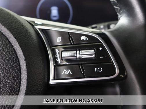 Snow White Pearl 2024 Kia Seltos S