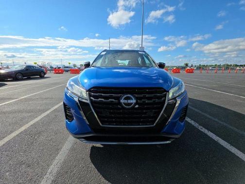 Electric Blue Metallic/Super Black 2023 Nissan Kicks SR