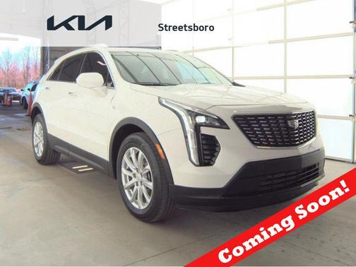 Crystal White Tricoat 2023 Cadillac XT4 Luxury